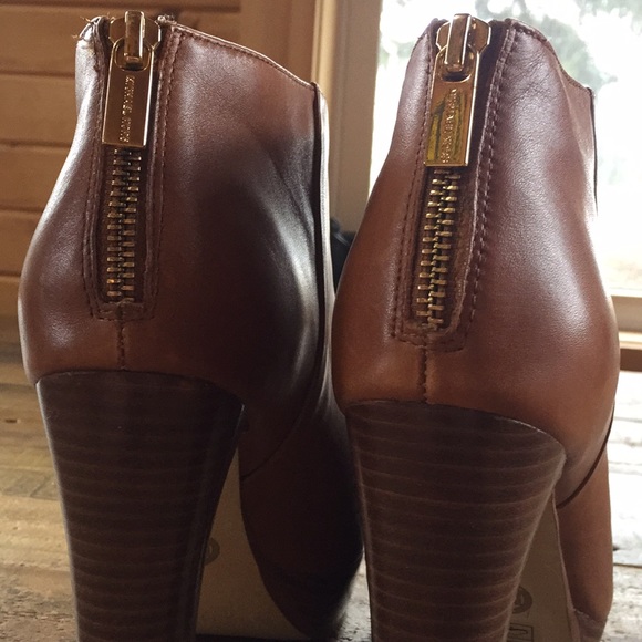 💋Michael Kors Brown Heel Booties - Picture 8 of 8